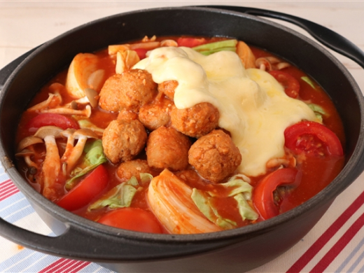 韓国風！鶏だんごチーズトマト鍋