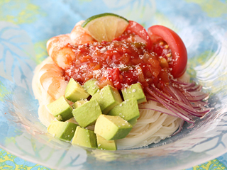 えびとアボカドの冷やしサルサそうめん