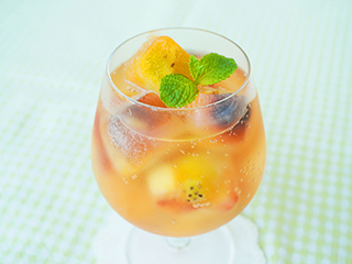 フルーツごろごろ!野菜生活アイスキューブ入りサイダー