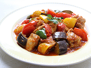 夏野菜と鶏肉のトマト煮（カチャトーラ）