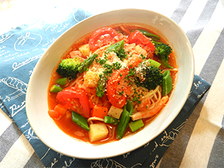 トマトと春野菜のミネストローネスープパスタ