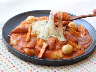 とろ～り濃厚！角餅でロゼ・トッポギ