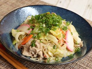 ウスターソース×棒状ラーメンで本格！野菜たっぷり焼きラーメン