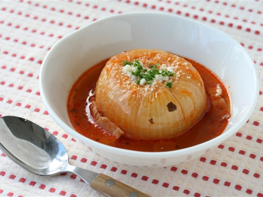 レンジで簡単！新玉ねぎのあったかトマトスープ