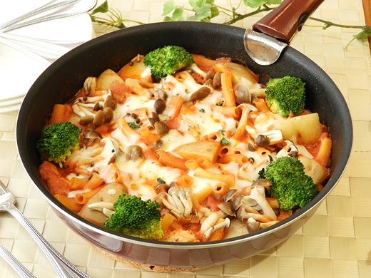 フライパン一つ！鶏肉とじゃがいものトマチーパスタグラタン