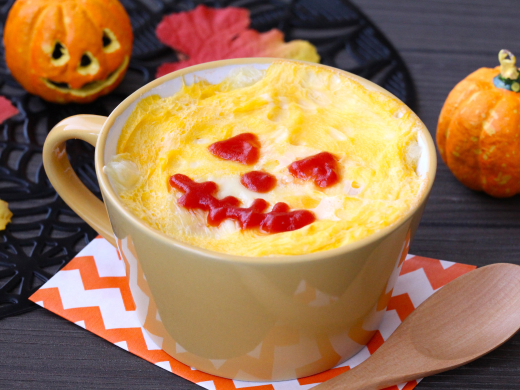 レンジで簡単！マグカップハロウィンオムライス