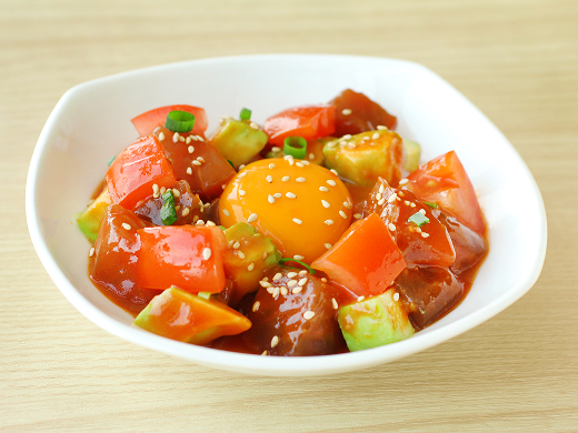 かつおとトマトのユッケ風