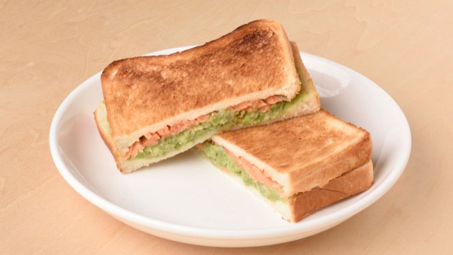そら豆とスモークサーモンのホットサンドのレシピ そら豆とスモークサーモンのホットサンドのレシピ