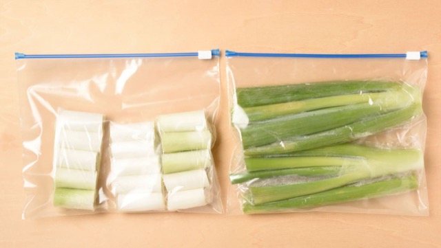 使う分ずつをラップで包んで保存袋入れて冷凍庫へ 使う分ずつをラップで包んで保存袋入れて冷凍庫へ