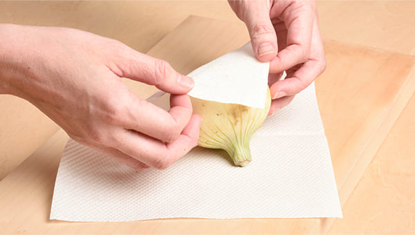 新タマネギはキッチンペーパーで包んで常温保存 新タマネギはキッチンペーパーで包んで常温保存