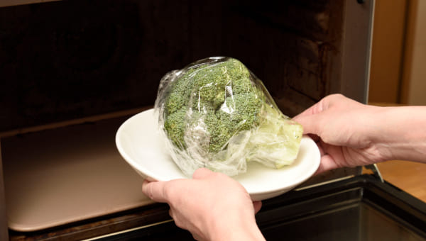 電子レンジで加熱する