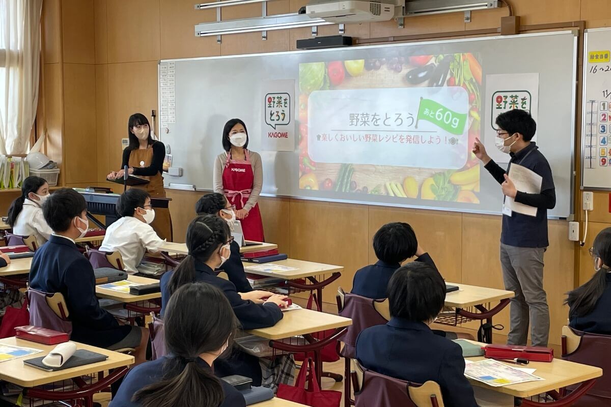 “野菜をとろう、あと60g!楽しくおいしい野菜レシピを発信しよう!”をテーマとした食育授業を立命館小学校で開催 2111_クックハ゜ット゛.jpeg