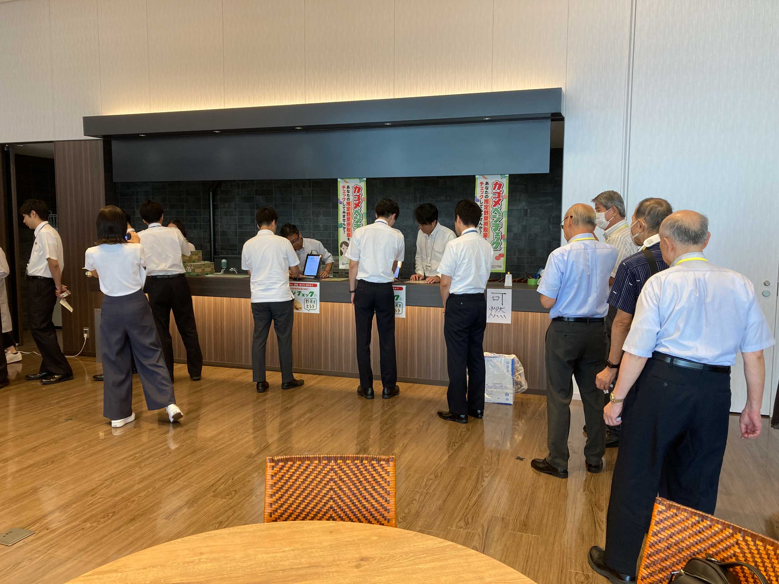ANAグループの拠点3ヶ所でベジチェック体験会を7回にわたって実施 ②8月ANABlueBaseイヘ゛ント.jpg