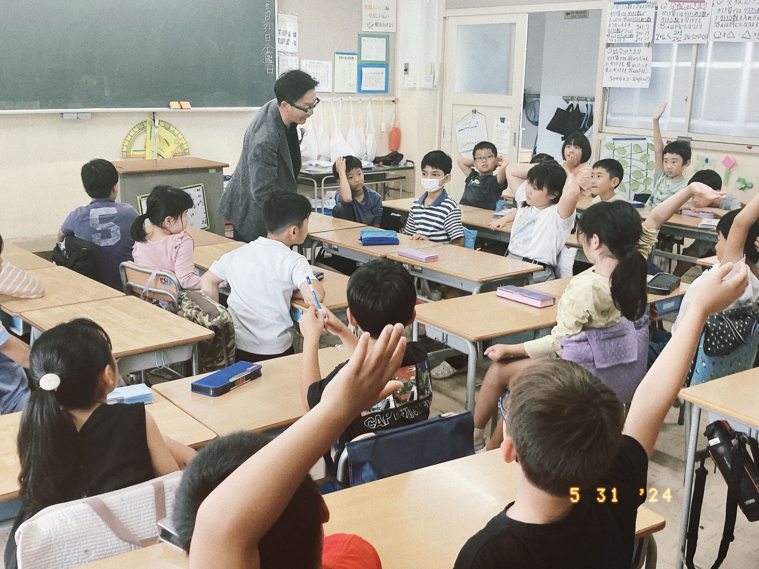 「nexusチャレンジパーク早野」でのトマト栽培活動の一環として、虹ヶ丘小学校でトマトの授業を実施 nexus1.jpg