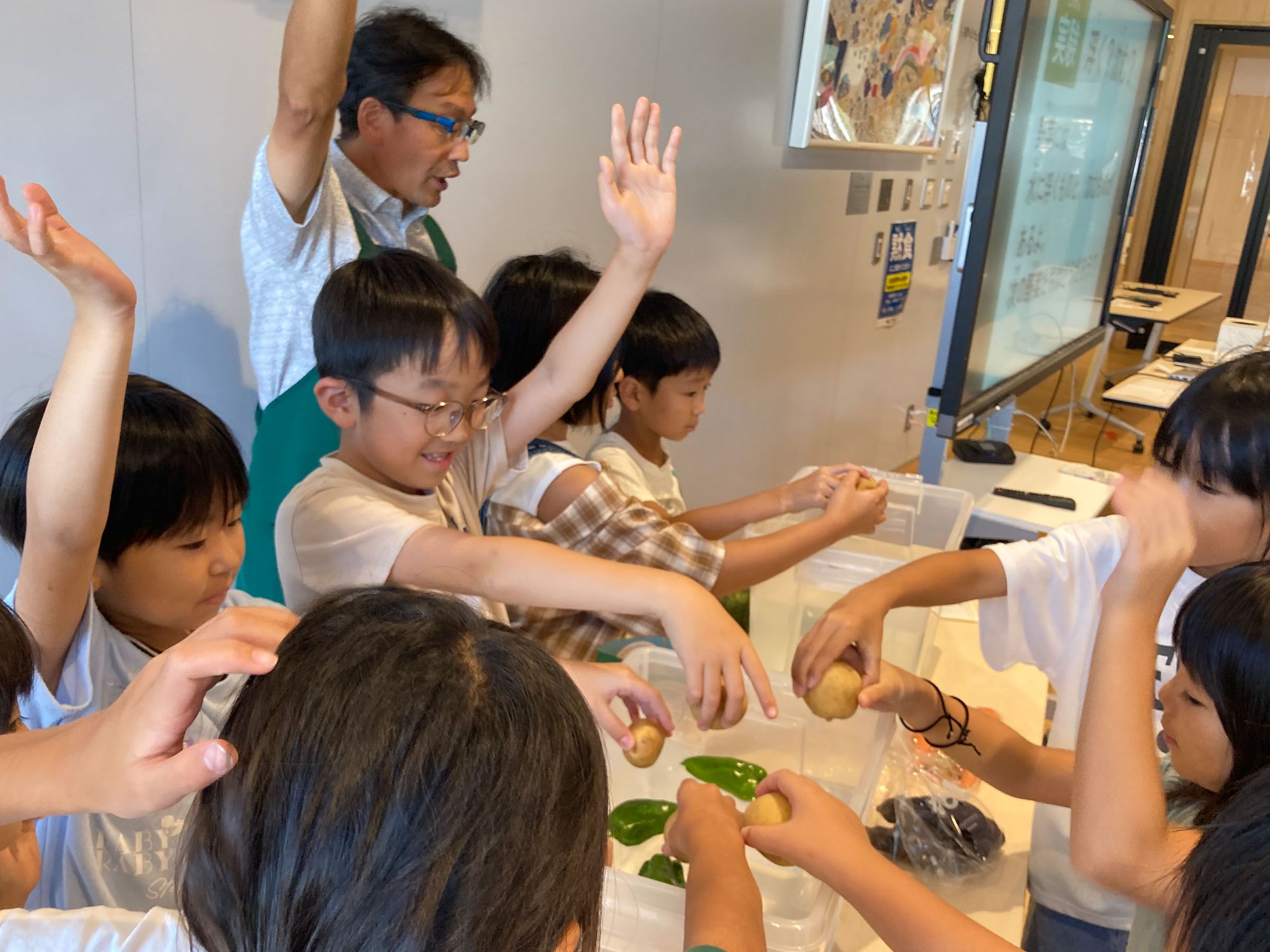 宮城県・女川小学校3年生児童40名に、野菜好きになる授業「めざせ!野菜もの知り王」を実施 女川小学校1.jpg